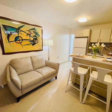 Apartamento Compact Haven With Private Entrance And Free Parking And Laundry Ponce Exterior foto