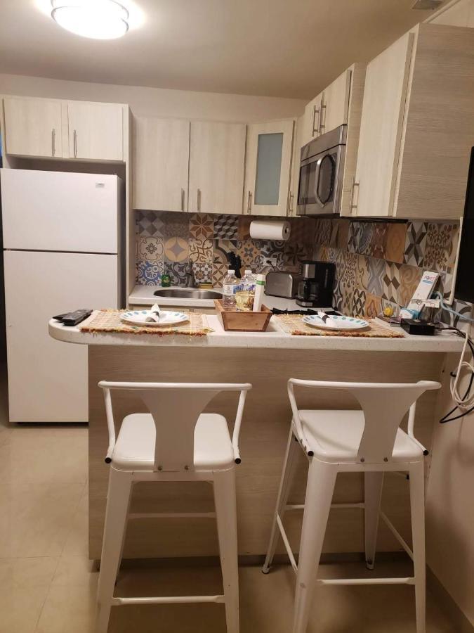 Apartamento Compact Haven With Private Entrance And Free Parking And Laundry Ponce Exterior foto