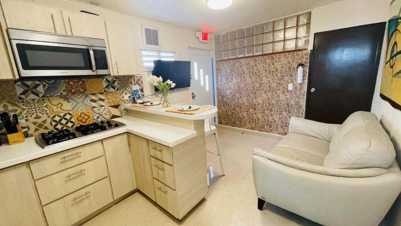 Apartamento Compact Haven With Private Entrance And Free Parking And Laundry Ponce Exterior foto