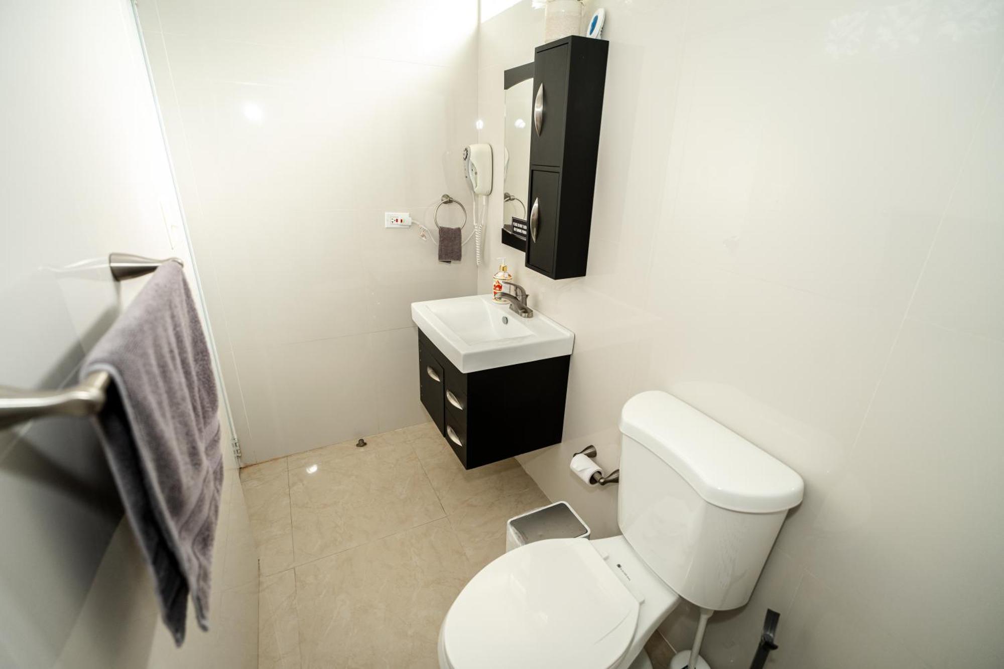 Apartamento Compact Haven With Private Entrance And Free Parking And Laundry Ponce Exterior foto